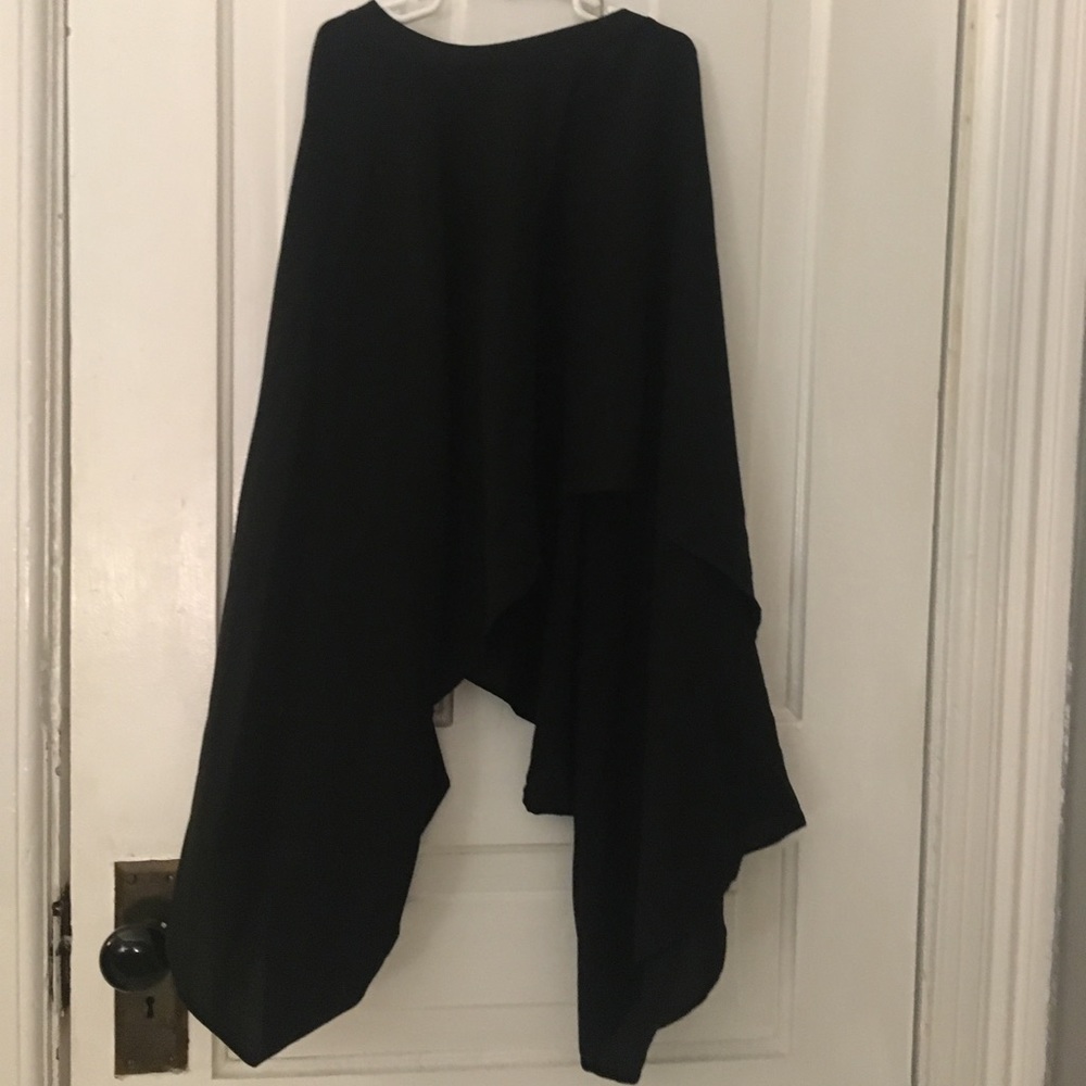 black wide sleeved poncho shirt